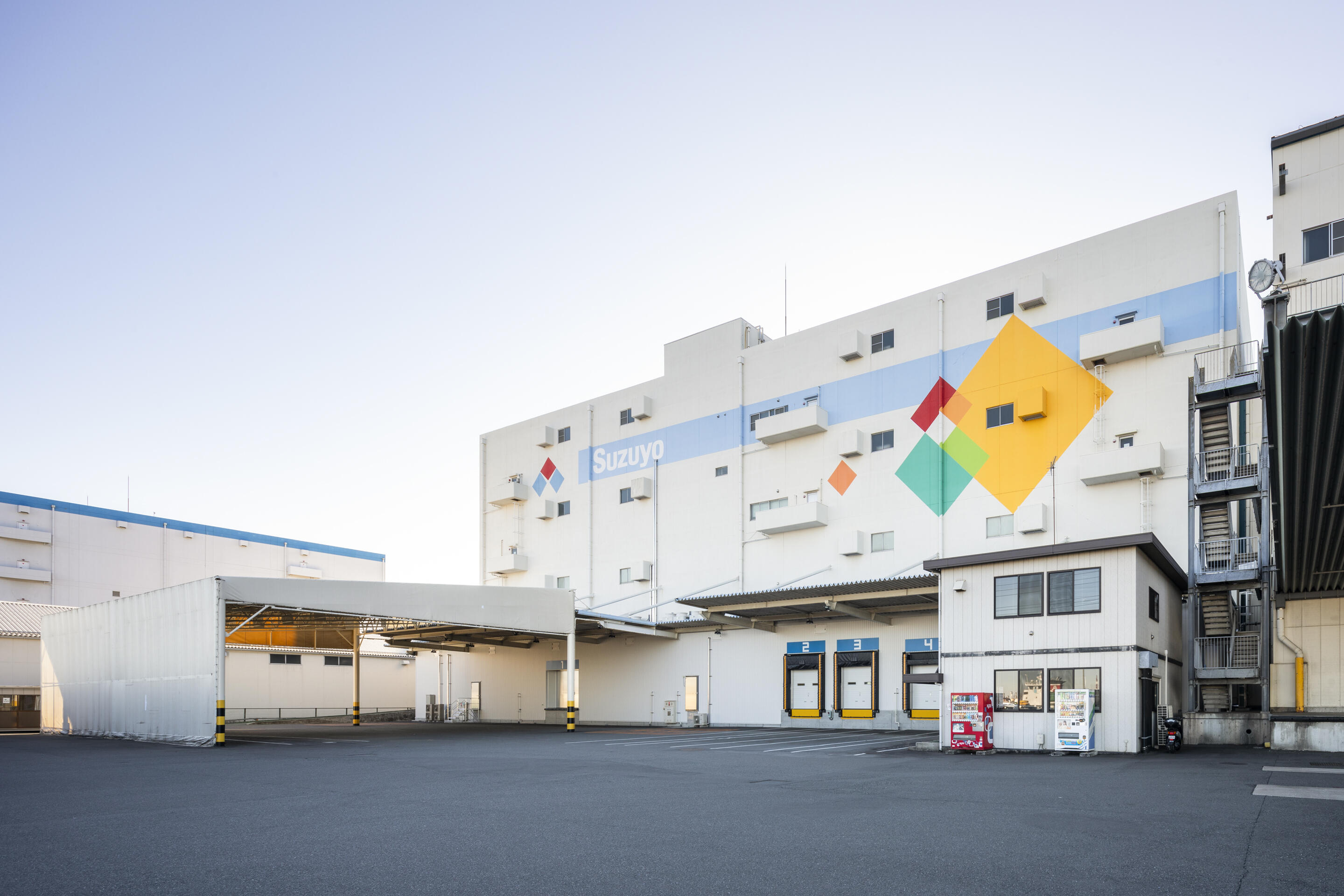 東扇島ファインワインセンター外観