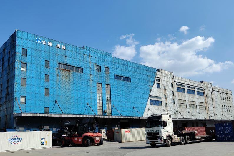 外高橋倉庫外観