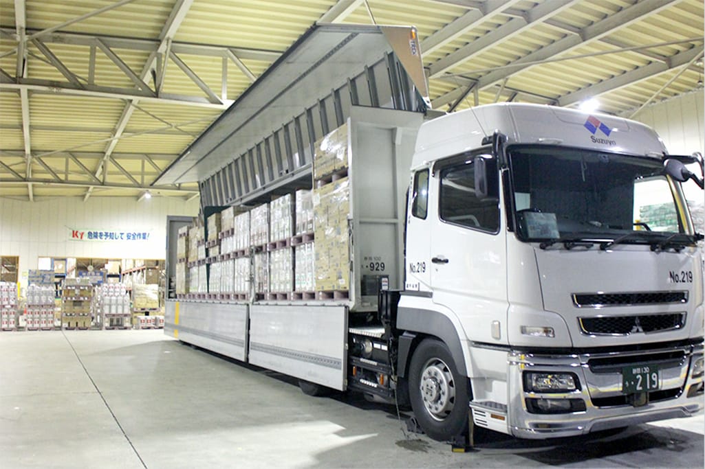 食品を積載したStarMax.のトレーラー